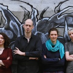 trzy kobiety i mezczyzna
